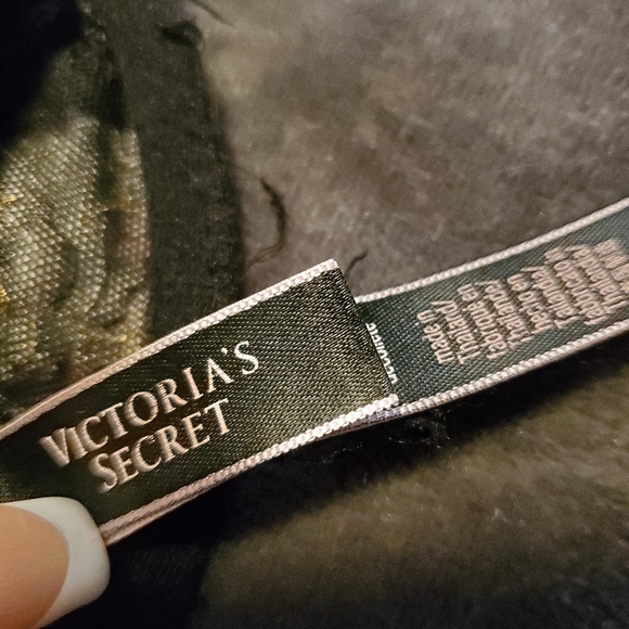 VICTORIA'S SECRET Dream Angels Low Cut Demi Floral Bra - 32D - Picture 6 of 7